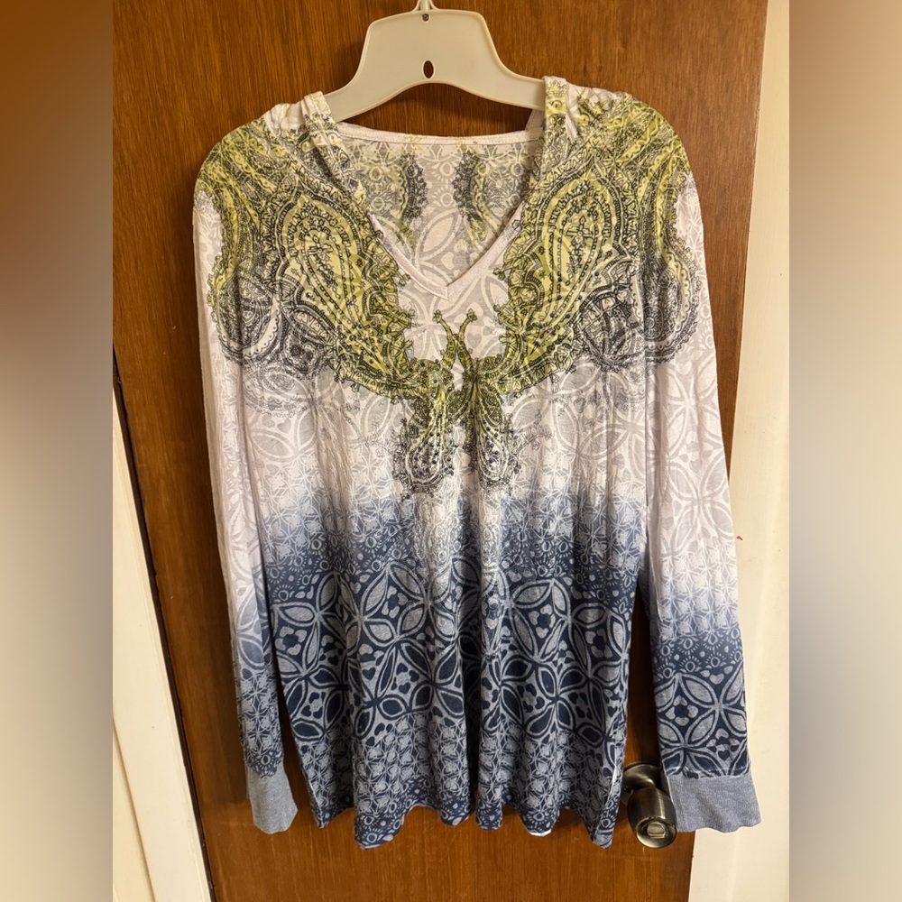 Gently used condition, lightweight bohemian style long sleeve hooded tee
